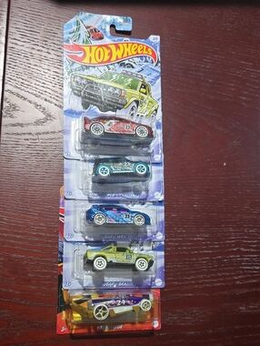 Hot Wheels 2023 Winter Holiday Series Complete 5-Car Set